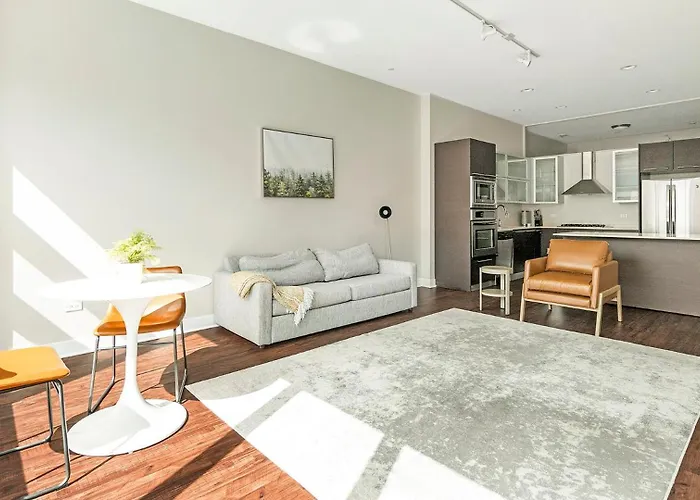 Апартаменты Landing Modern 2Bd Gym Rooftop Lounge *