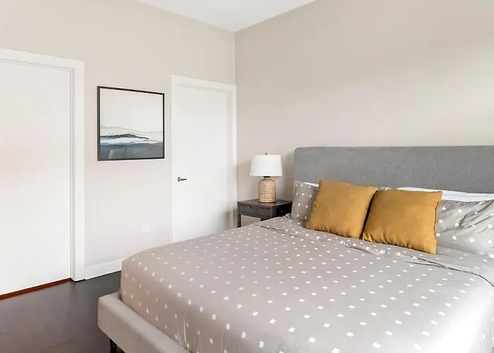 Апартаменты Landing Modern 2Bd Gym Rooftop Lounge